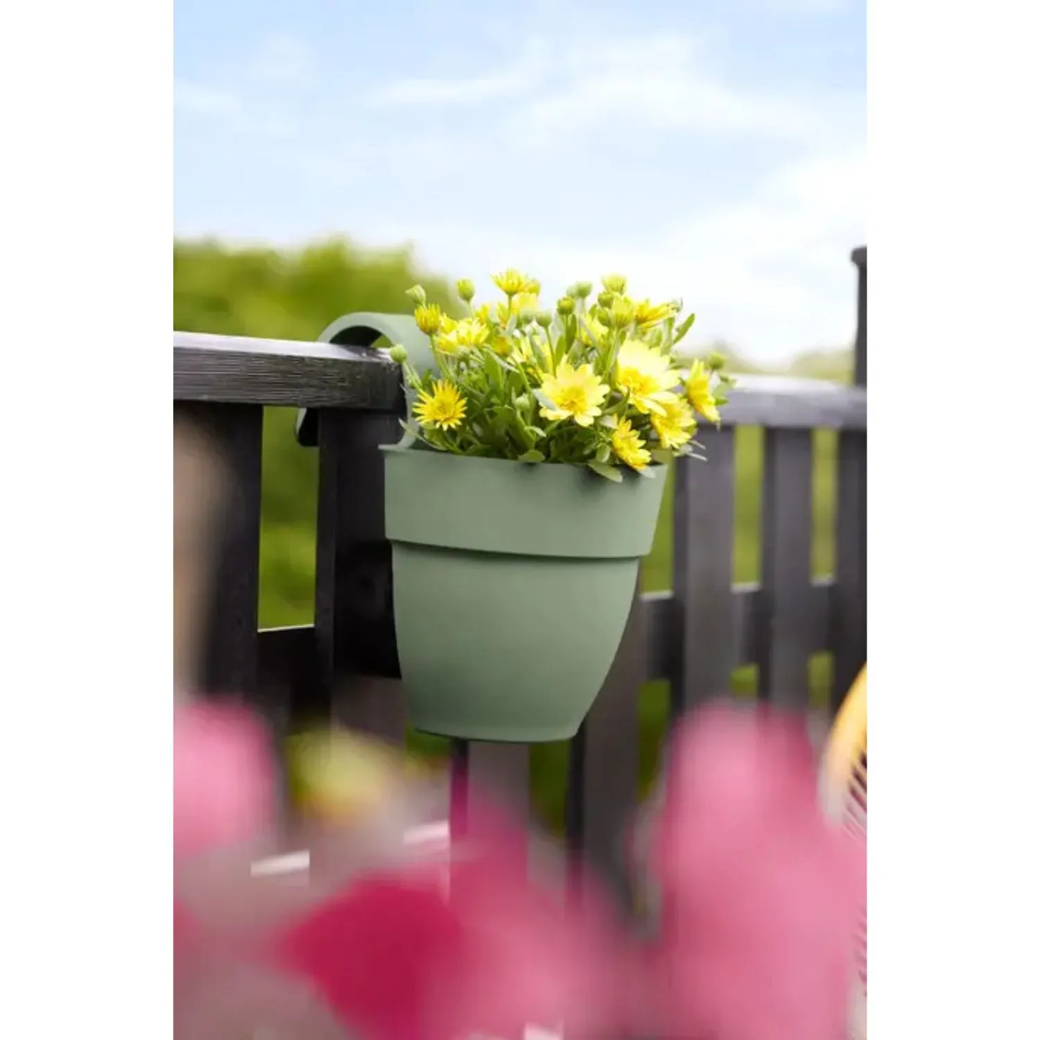 Elho 27cm Pistachio Green Small Vibia Campana Easy Hanger Planter