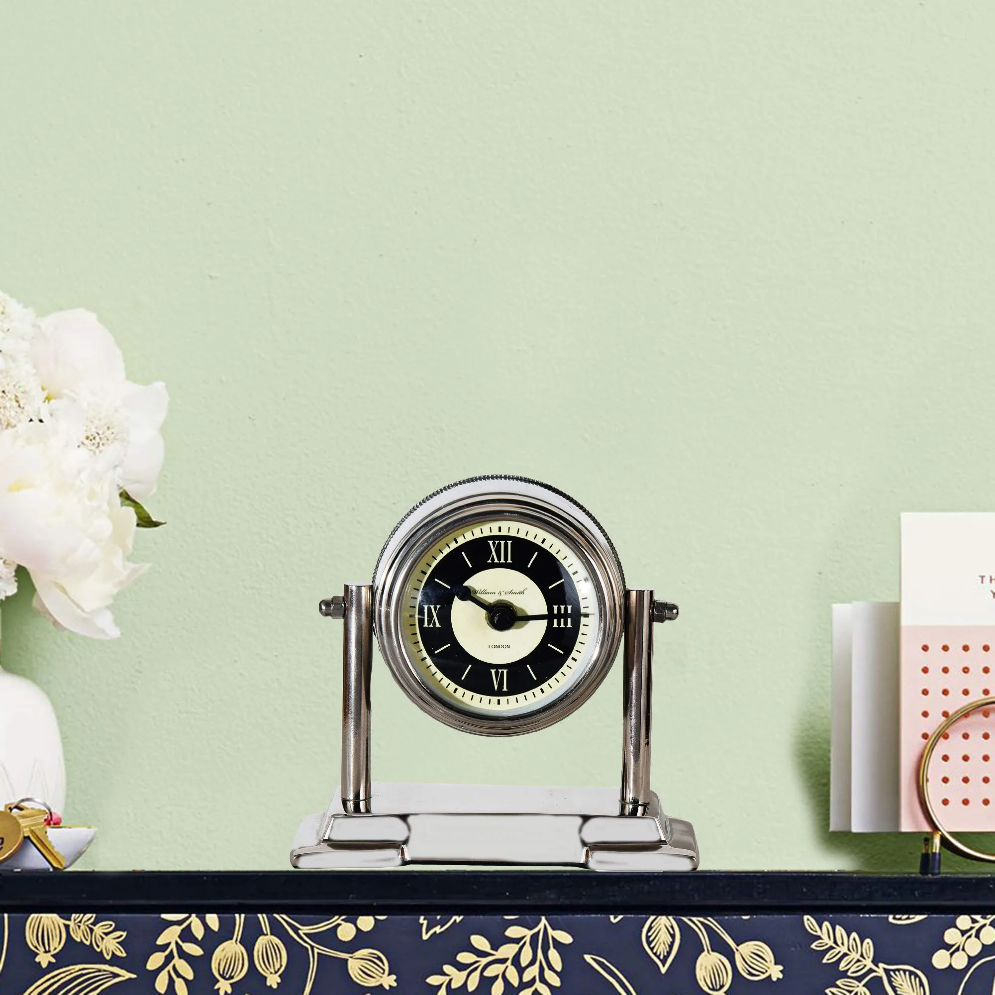 The Artizanat Antique and Stylish Table Clock