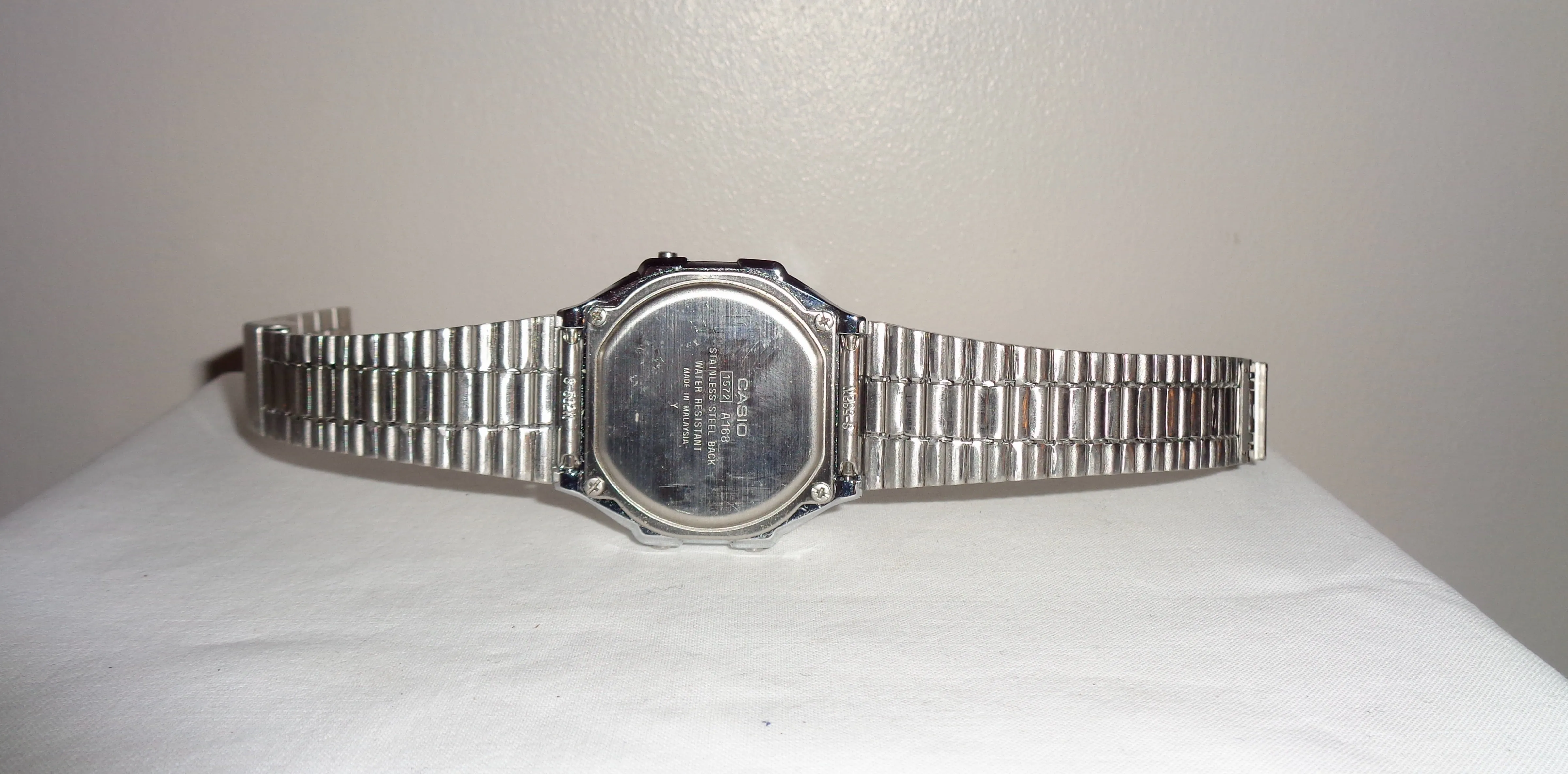 Vintage Casio A168 1572 Illuminator LCD Watch